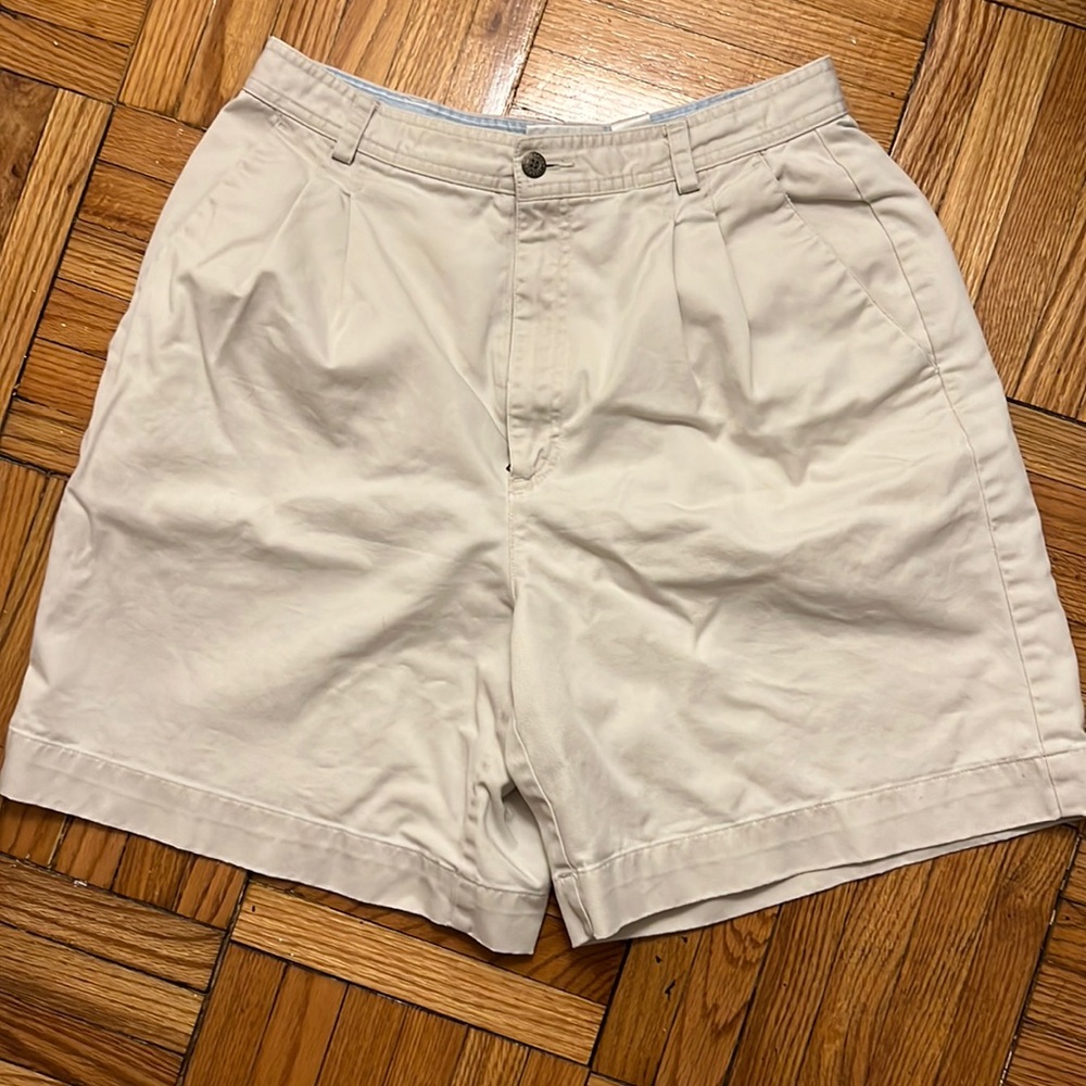 VINTAGE BEIGE SHORTS. I bought it as size 32 but it fits like 30